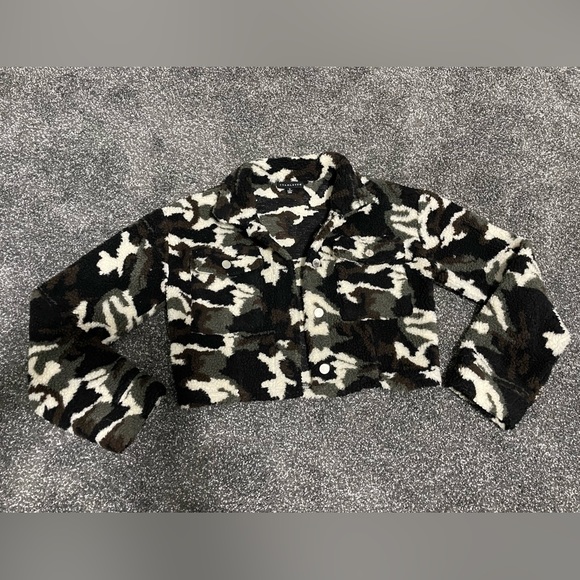 Camo print Sherpa shacket in size Small - Picture 1 of 5